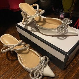ARQA rhinestone ankle strap stain pointed stilettos kitten heel white